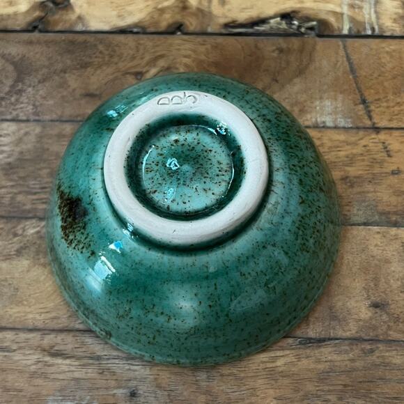 Studio Art Pottery Bowl 4.75" Green Speckled Design With A High Gloss Finish - Picture 4 of 7